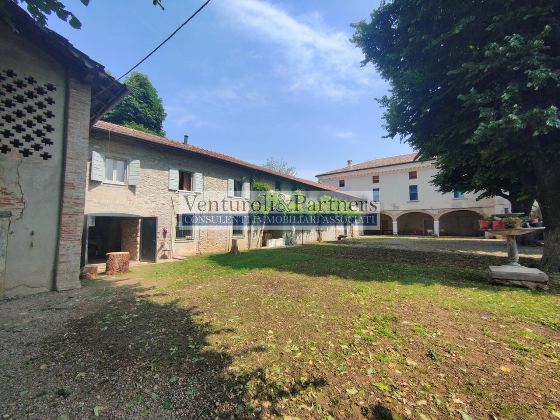 A Crown of Stone & Verdure: Lombardy’s Timeless Palace Awaits Its Sovereign