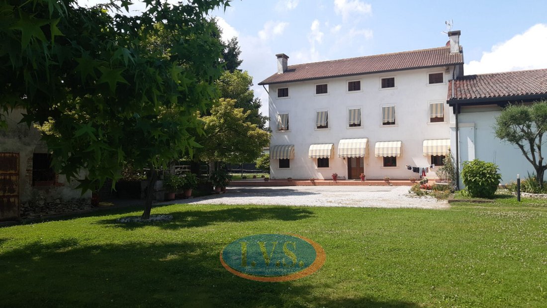 Villa in Montegalda, Veneto, Italy 2 - 14543815
