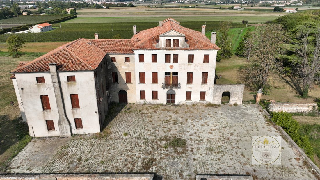 Villa in Calaone, Veneto, Italy 2 - 12313945