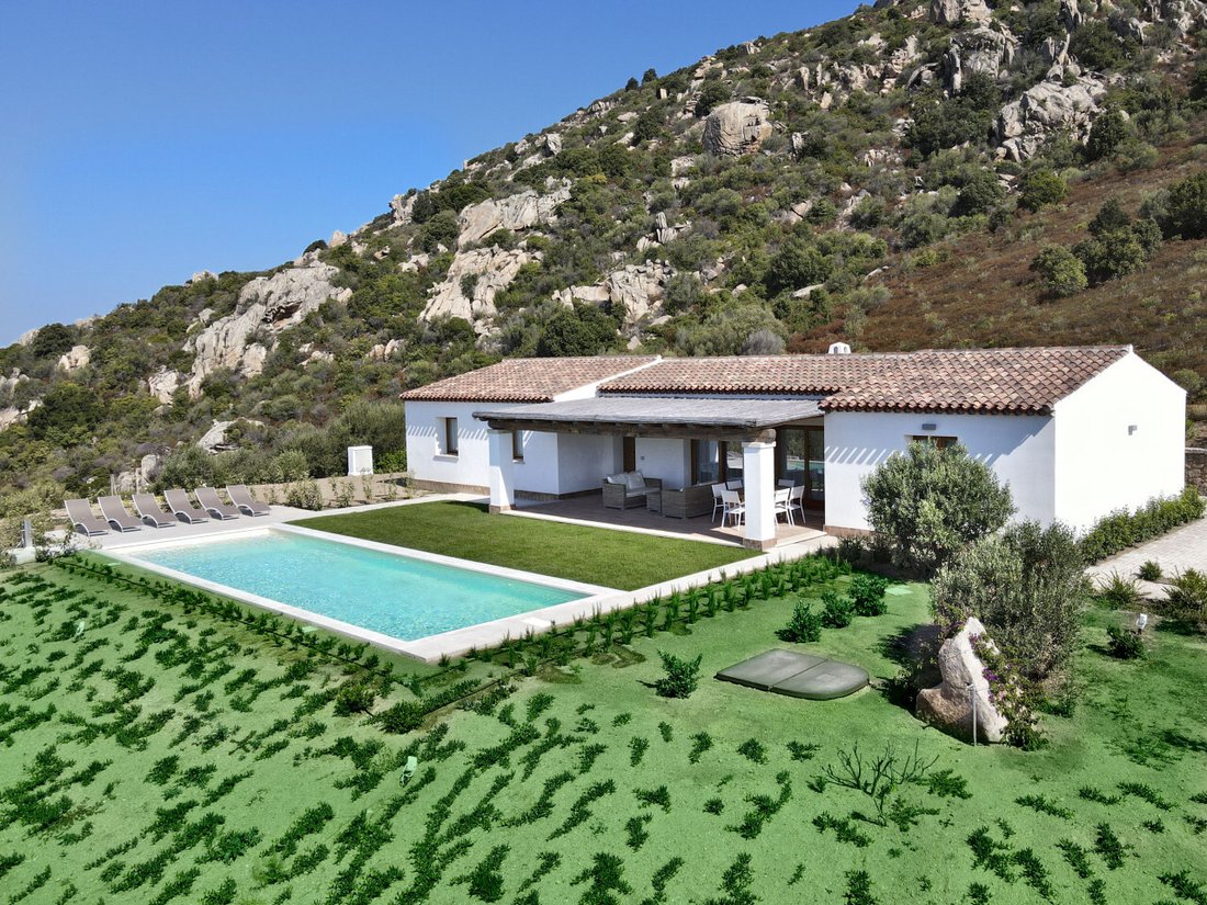 Villa in Peripheral Fractions, Olbia, Sardinia 1 - 13656497