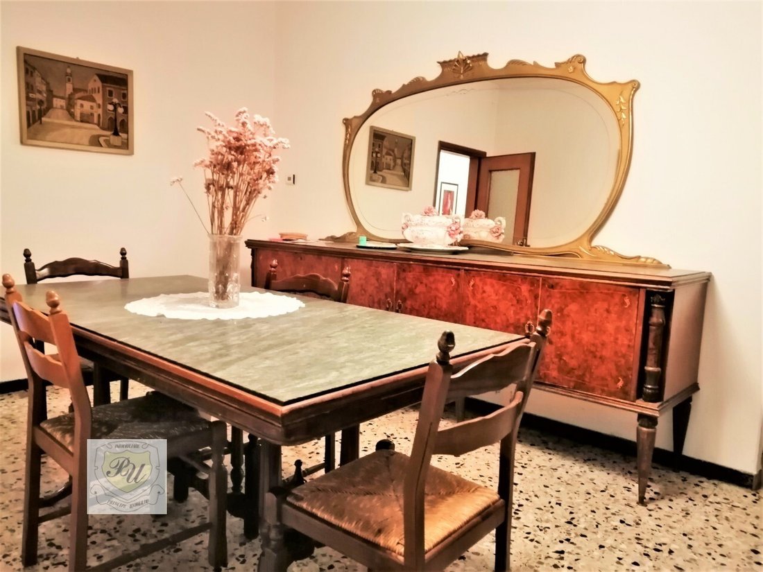 The Palazzo of Whispers: A Venetian Nobility’s Hidden Legacy in Este