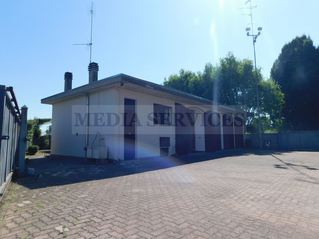 Villa in Sannazzaro de' Burgondi, Lombardy, Italy 2 - 14713486