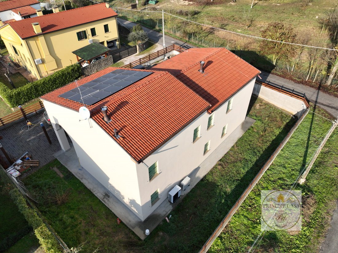 House in Calaone, Veneto, Italy 2 - 14558003