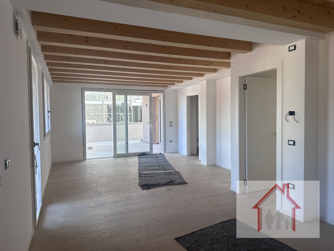 Apartment in Luzzatti Avenue, Treviso, Italy 2 - 13373716