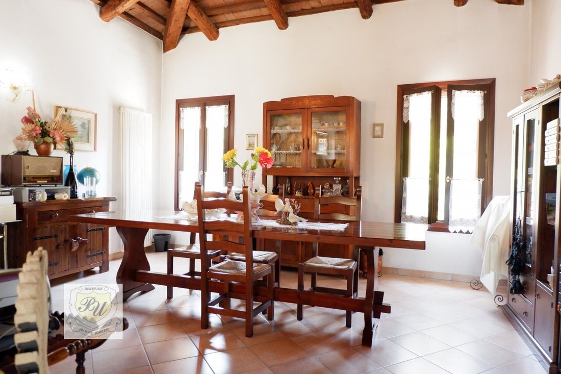 A Whisper of Nobility: Este’s Timeless Palazzo Near Venice’s Heart