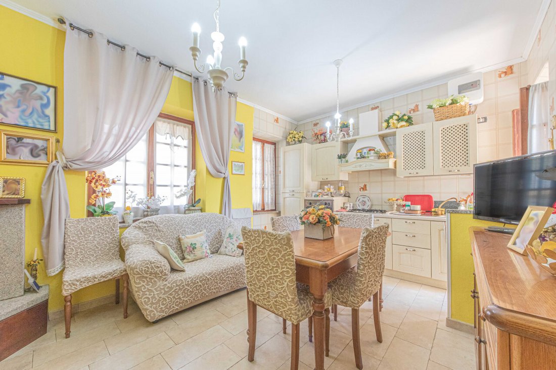 Villa in Aldo Moro Avenue, Olbia, Italy 2 - 13736874