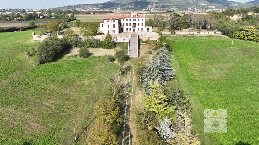 Villa in Calaone, Veneto, Italy 4 - 12313945