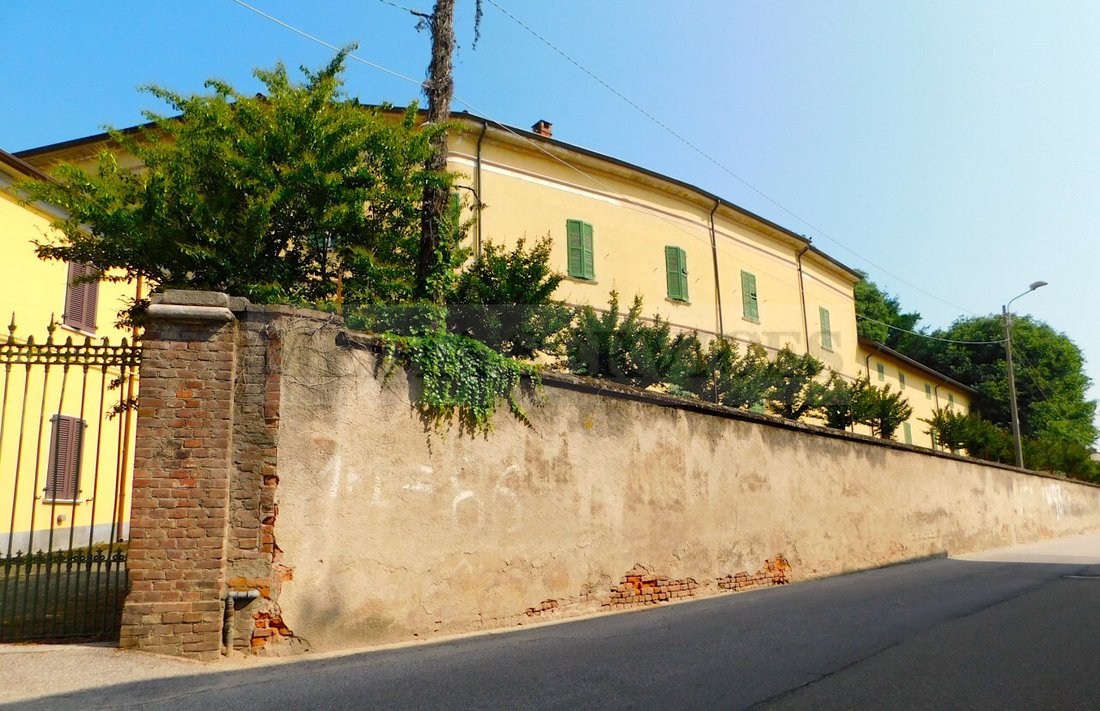 Palazzo Plezza: A Senator’s Whispering Estate in Lombardy’s Golden Countryside