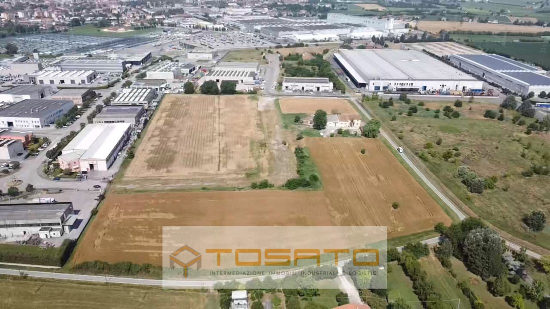 Land in Center, Suzzara, Lombardy 1 - 12280975