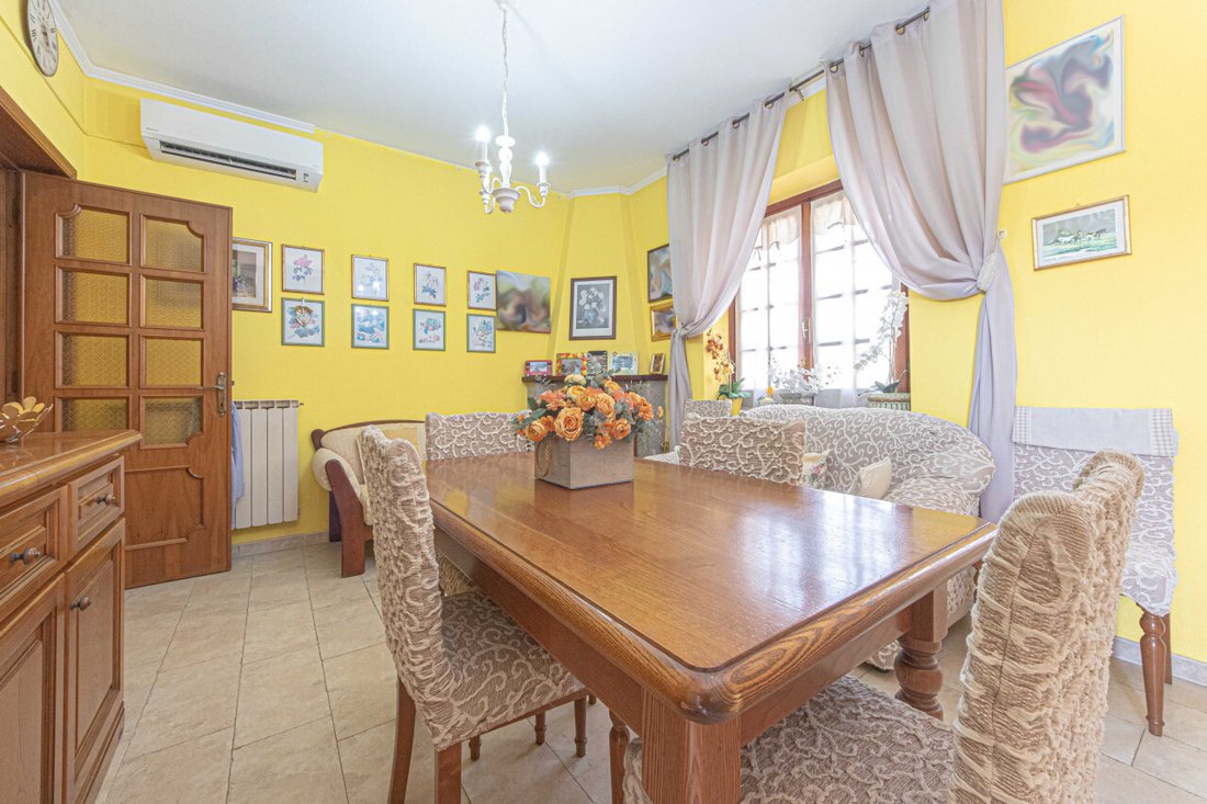 Villa in Aldo Moro Avenue, Olbia, Italy 4 - 13736874