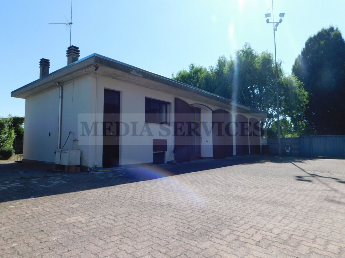 Villa in Sannazzaro de' Burgondi, Lombardy, Italy 4 - 14713486