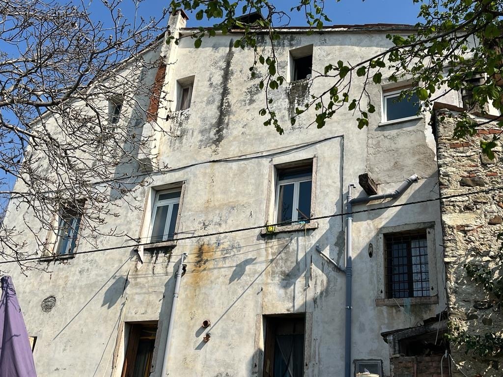 The 1414 Parma Palace: Where Time Stands Still in Veneto’s Golden Hills