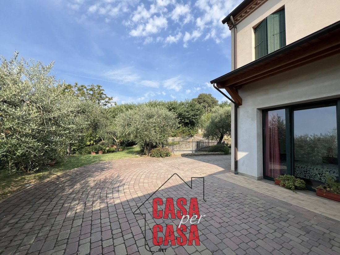 House in Calaone, Veneto, Italy 3 - 12926346