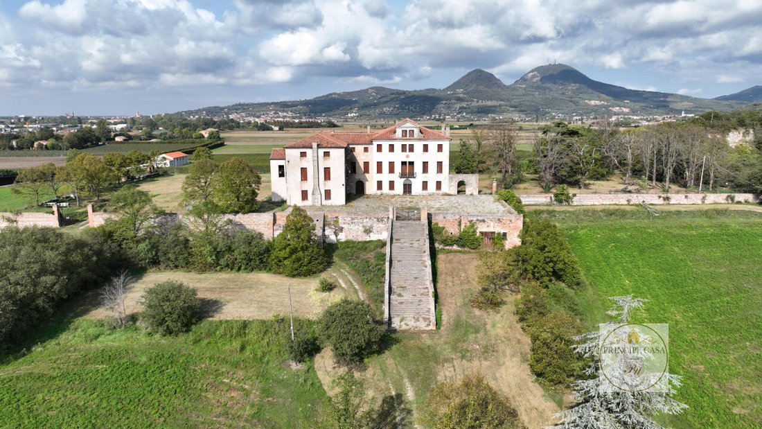 Villa in Calaone, Veneto, Italy 1 - 12313945