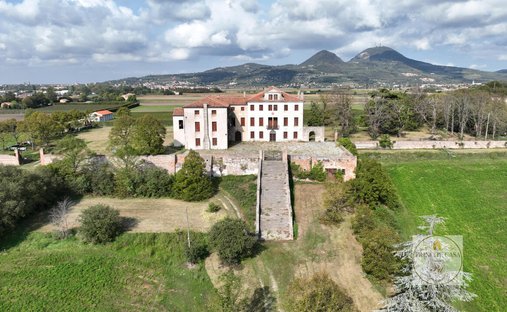 Villa in Calaone, Veneto, Italy 1
