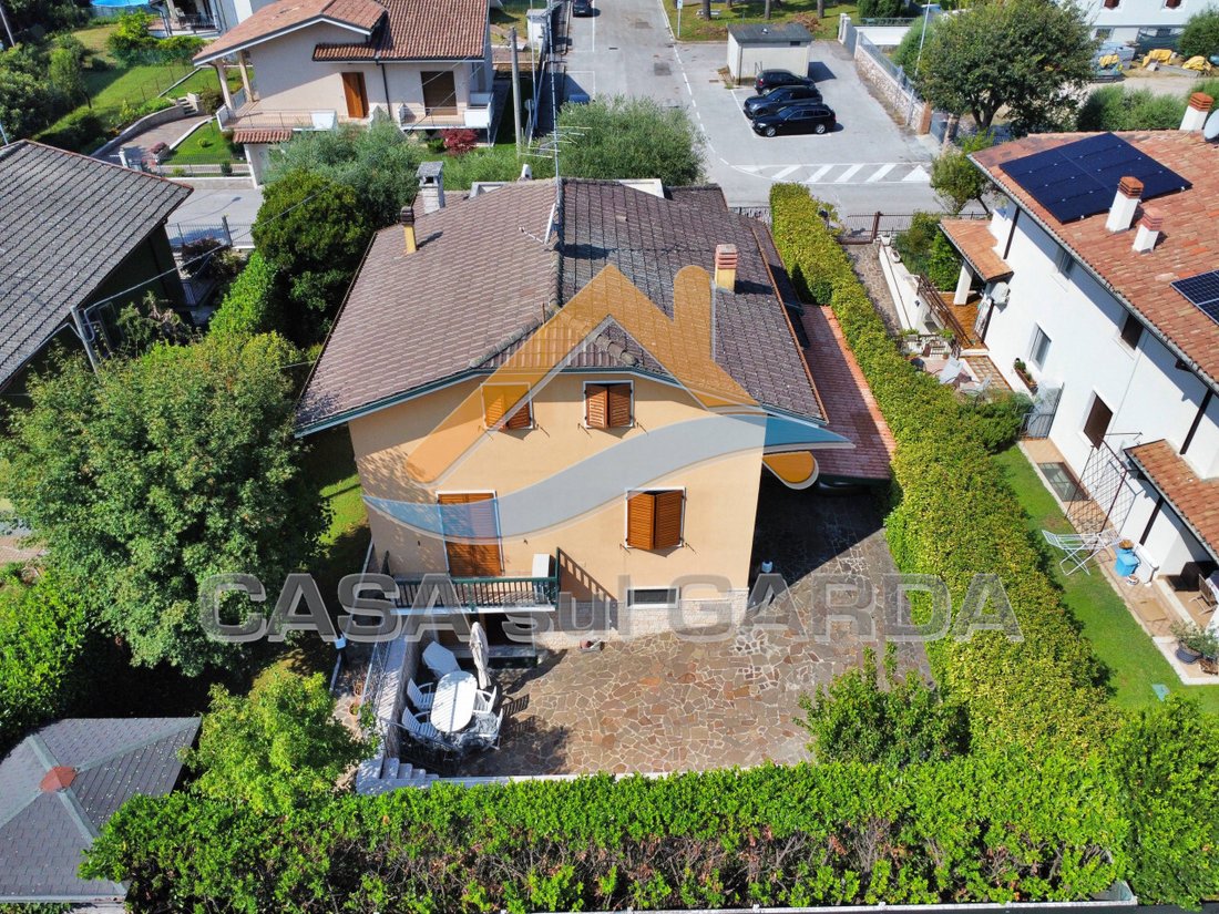 Villa in Castelnuovo del Garda, Veneto, Italy 1 - 13969152