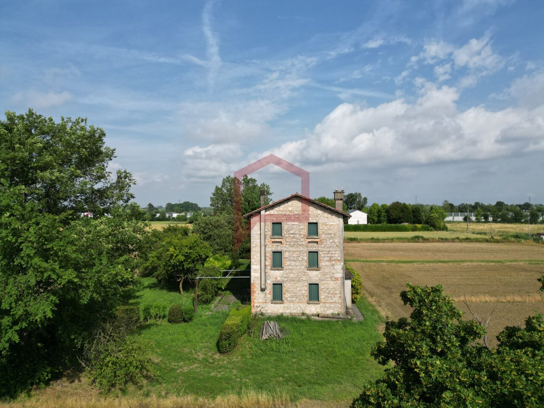 House in Roncade, Veneto, Italy 4 - 15873019