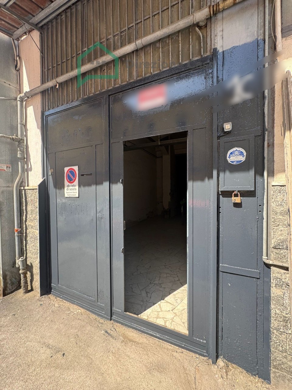 Napoli’s Crown: A Grand Palazzo Awaits in the Heart of the City