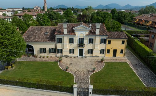 Villa in Ospedaletto Euganeo, Veneto, Italy 1
