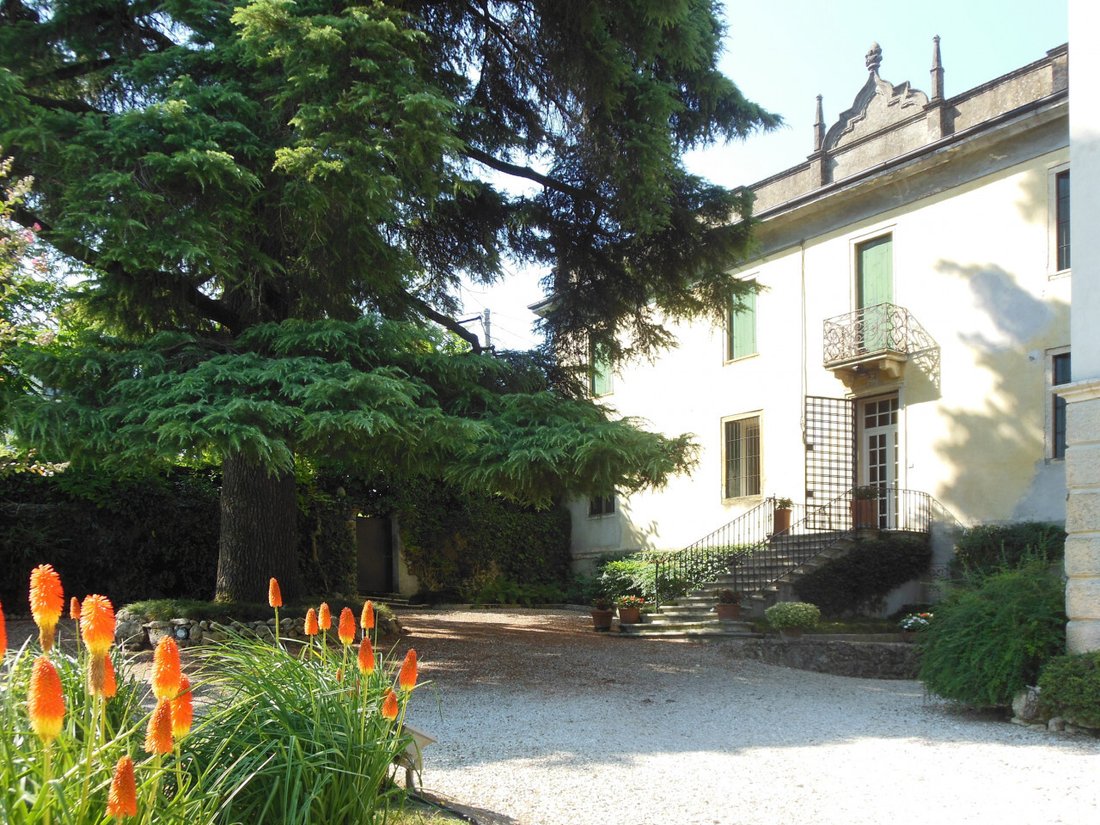 Villa in Longare, Veneto, Italy 3 - 13637057