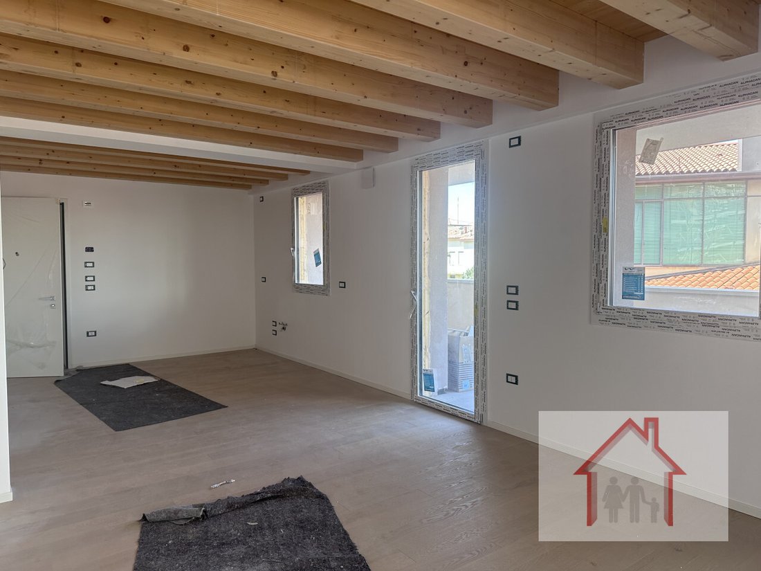 Apartment in Luzzatti Avenue, Treviso, Italy 1 - 13373716