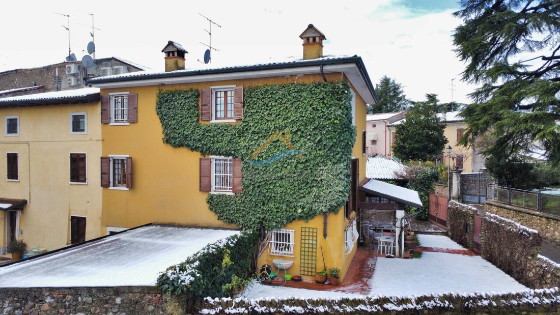 Villa in Ponti sul Mincio, Lombardy, Italy 1 - 12926381