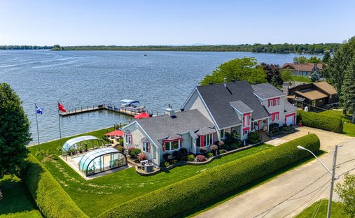 House in Île-aux-Noix, Quebec, Canada 1