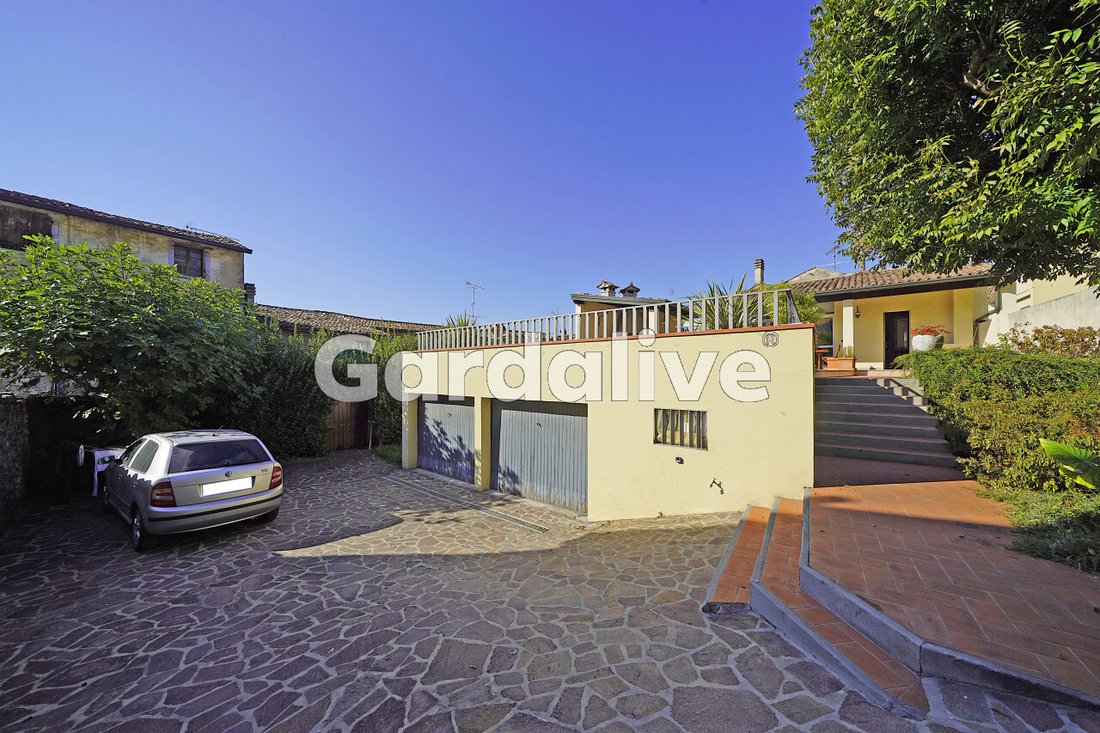 La Dolce Vita Between Hills & Lake: A Lombardy Villa’s Timeless Embrace - 5