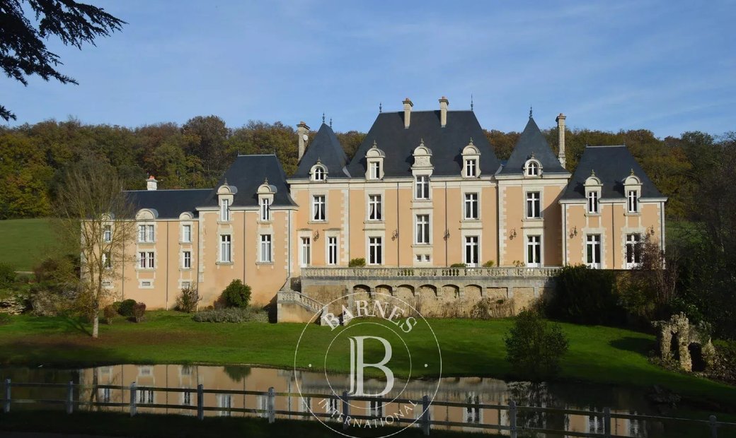 Castle for Sale in Iteuil, Nouvelle-Aquitaine, France