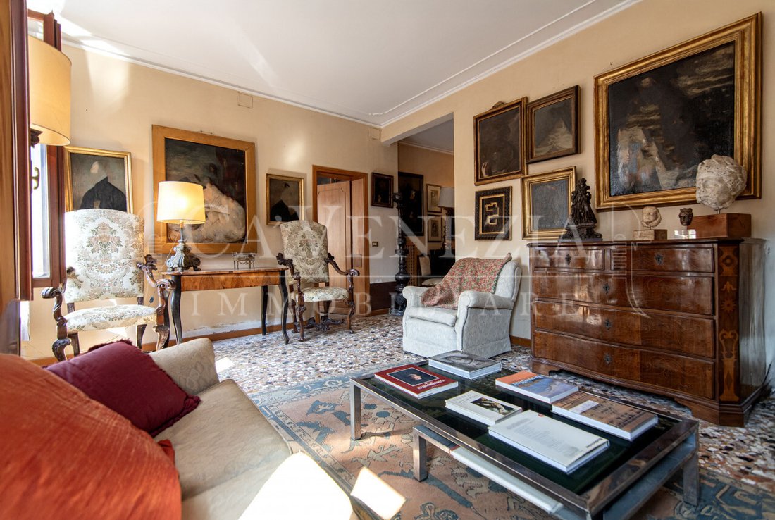 Apartment in Dorsoduro, Venice, Italy 3 - 15632356