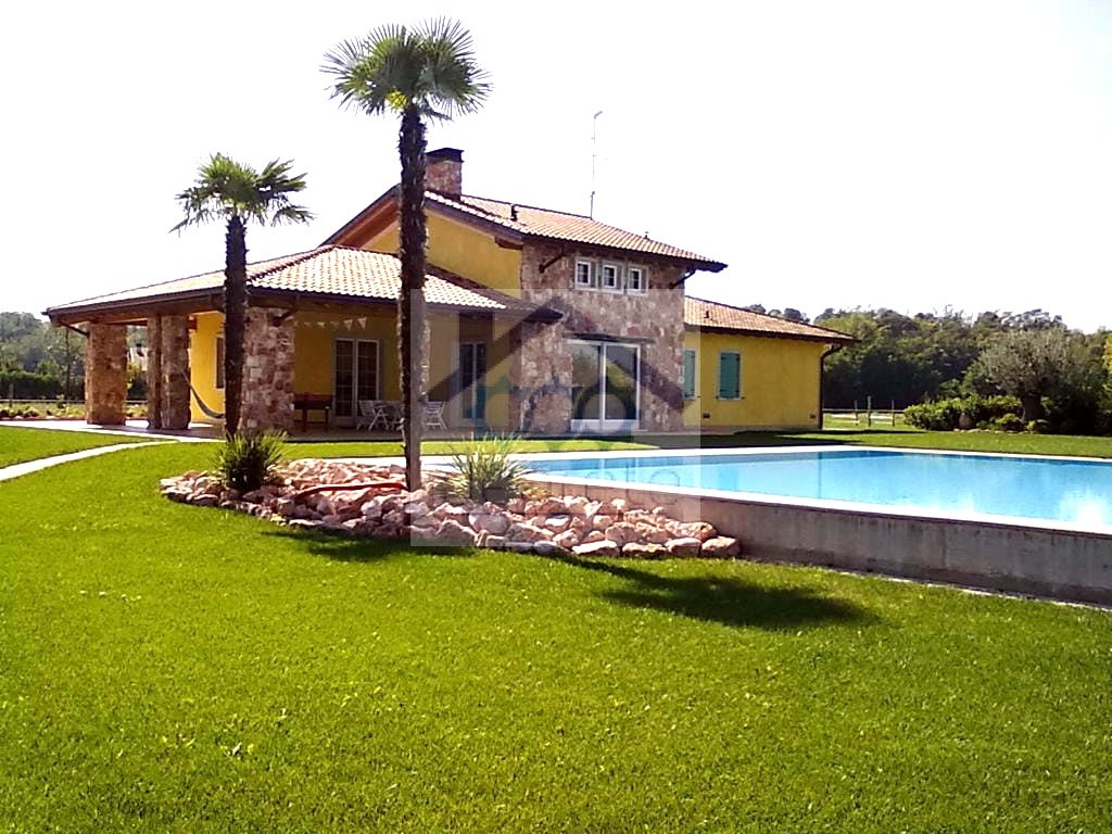 Villa in Bussolengo, Veneto, Italy 2 - 15532659