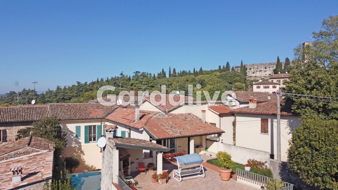 La Dolce Vita Between Hills & Lake: A Lombardy Villa’s Timeless Embrace