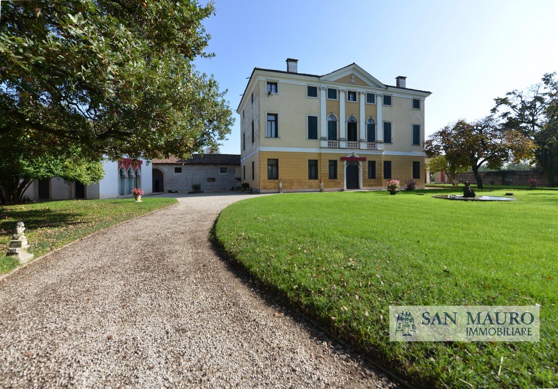 Villa in Sandrigo, Veneto, Italy 1 - 15397096