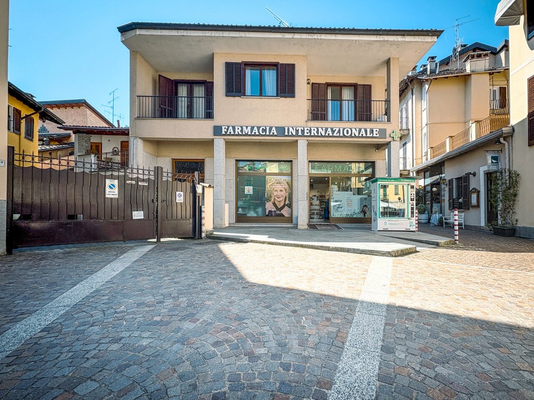 A Timeless Legacy in Stresa’s Golden Heart – Where Commerce Meets Romance