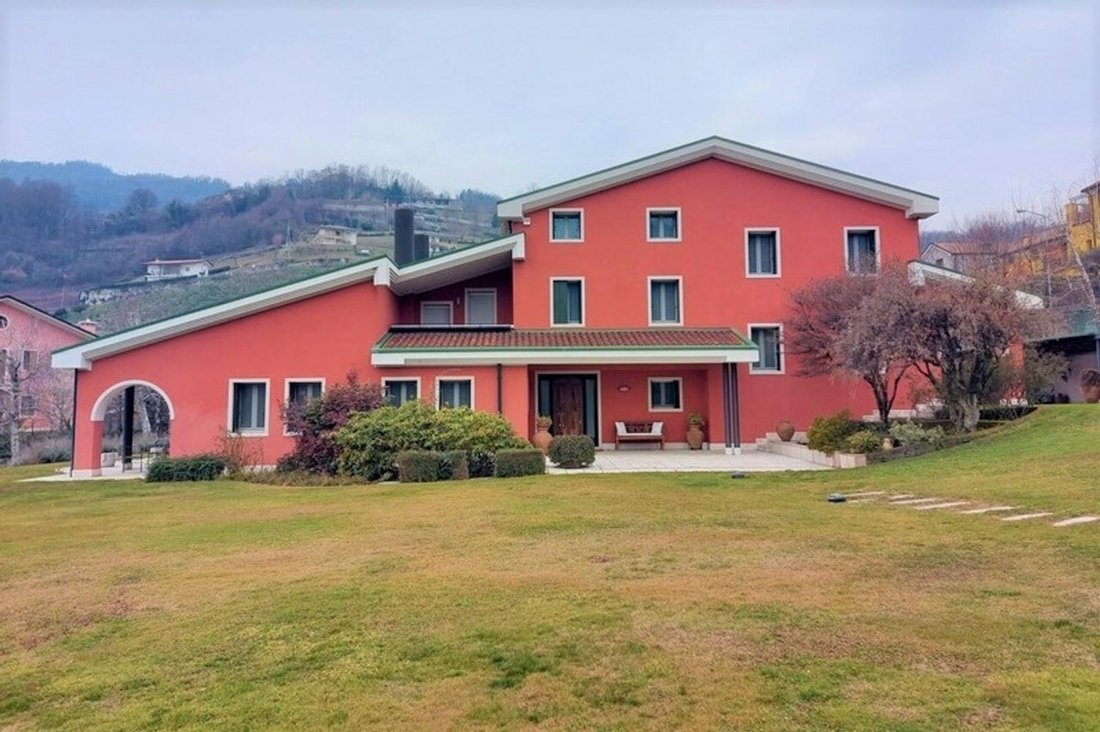 Villa in Chiampo, Veneto, Italy 1 - 15460011