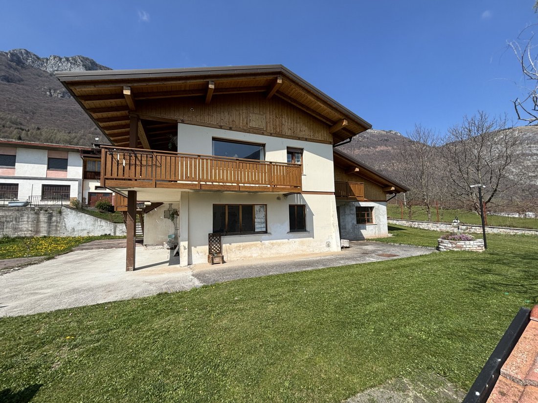Villa in Longarone, Veneto, Italy 1 - 15748335