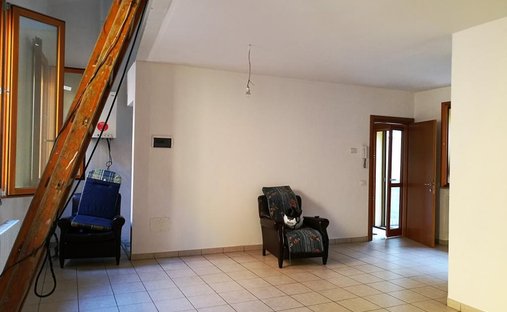 House in Historic Center, Pesaro, Marche 1