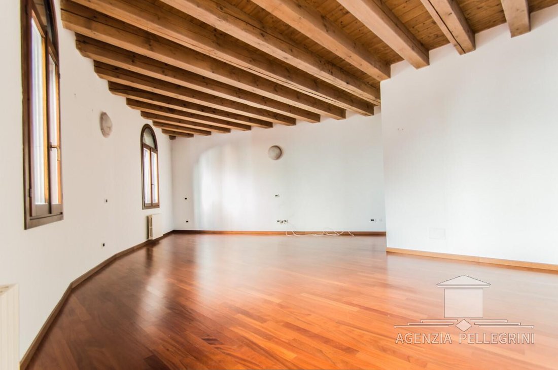 Apartment in Center, Vicenza, Veneto 3 - 12457318