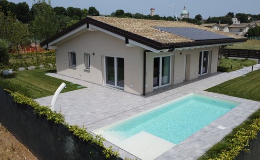 Villa in Calvagese della Riviera, Lombardy, Italy 1