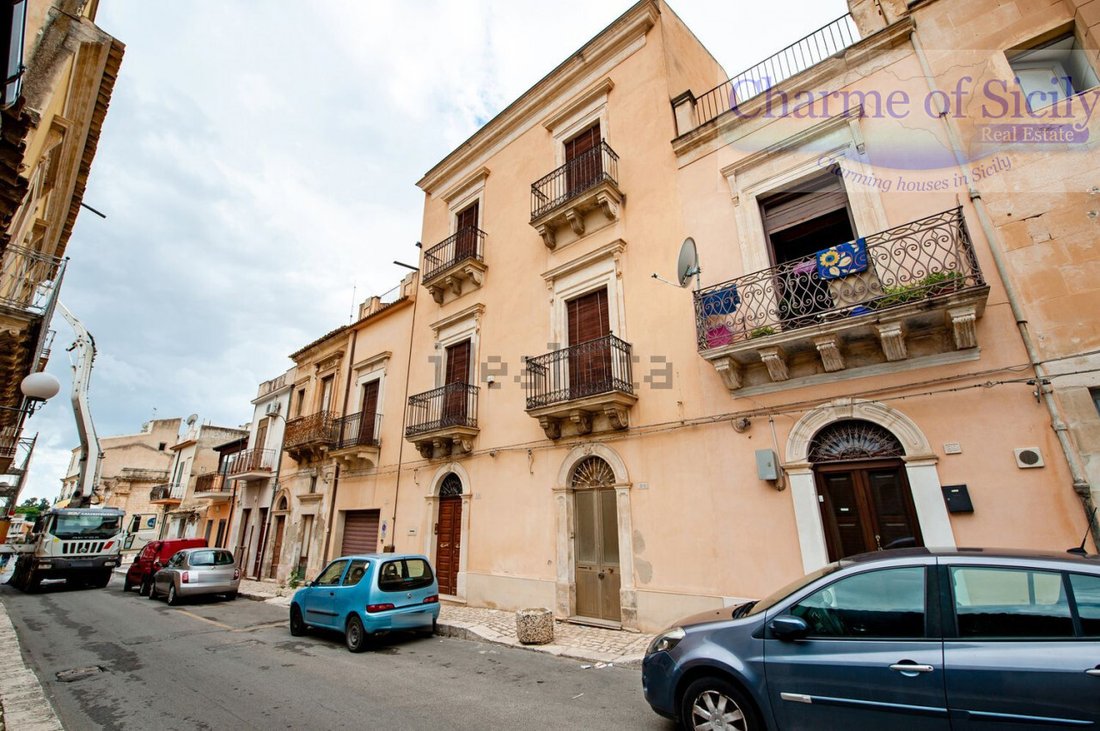 A Sicilian Noblesse: Vittoria’s Timeless Residence of Light & Legacy