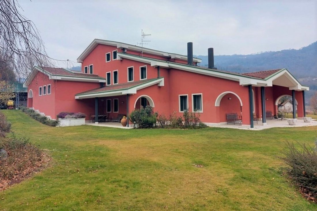 Villa in Chiampo, Veneto, Italy 2 - 15460011
