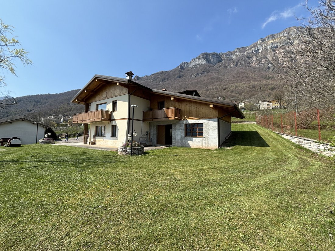 Villa in Longarone, Veneto, Italy 3 - 15748335