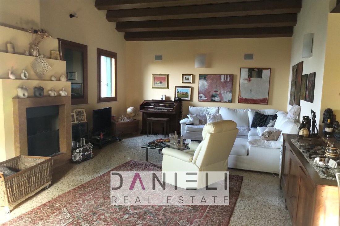Villa in Brendola, Veneto, Italy 2 - 12489086