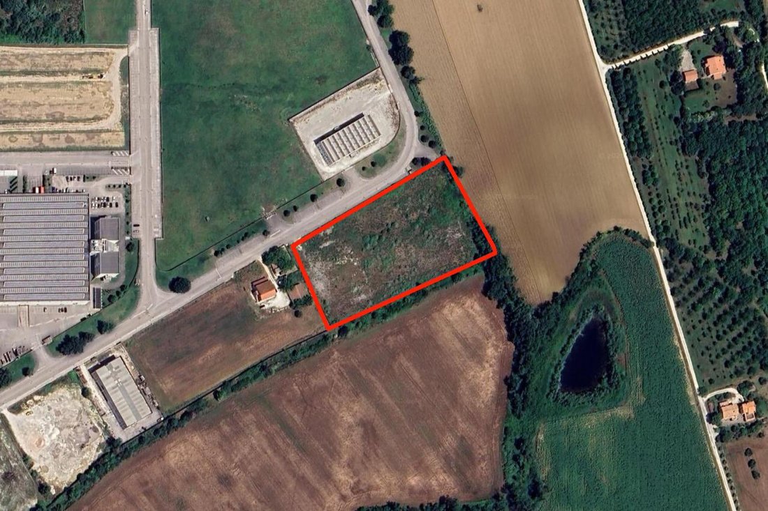 Land in Montelupone, Marche, Italy 1 - 15459946