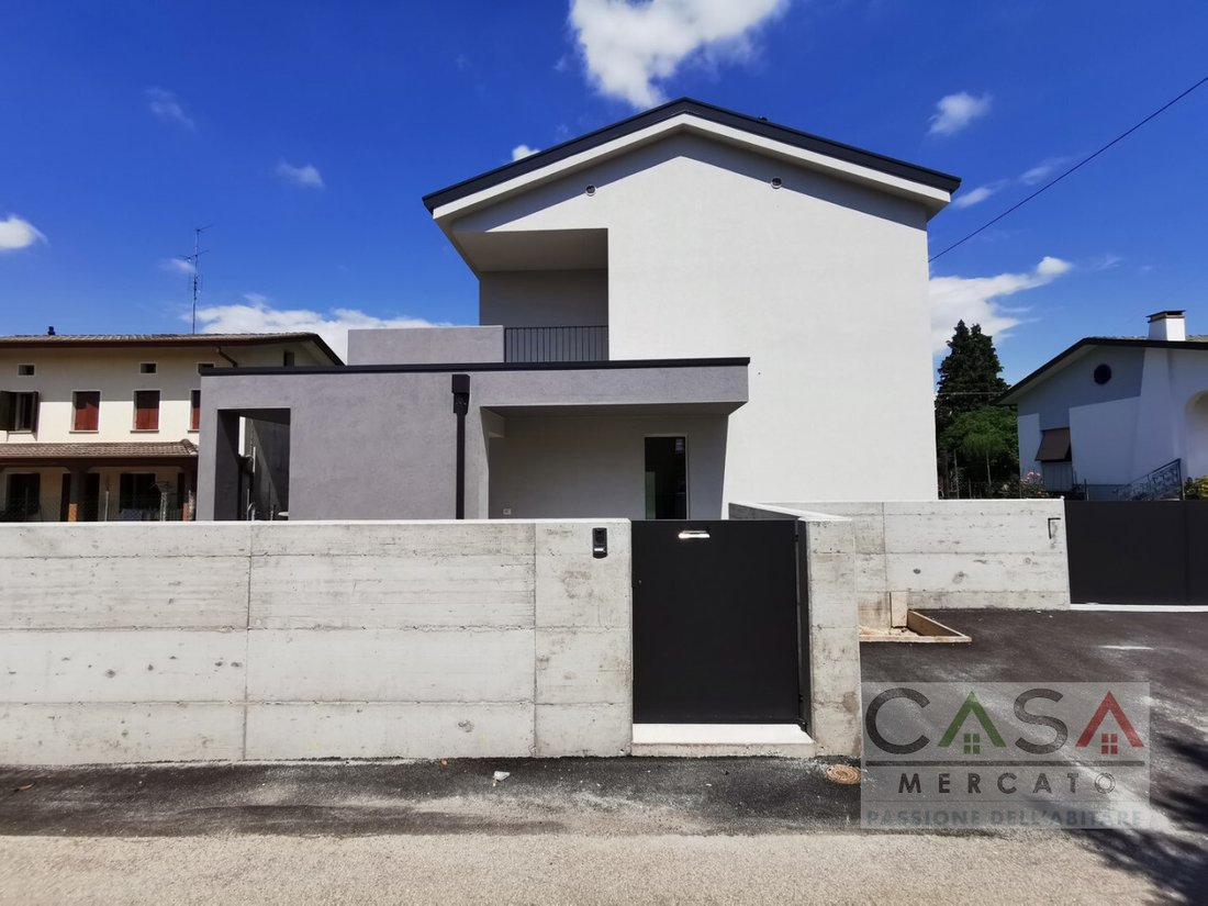 House in Cordenons, Friuli – Venezia Giulia, Italy 1 - 12972224