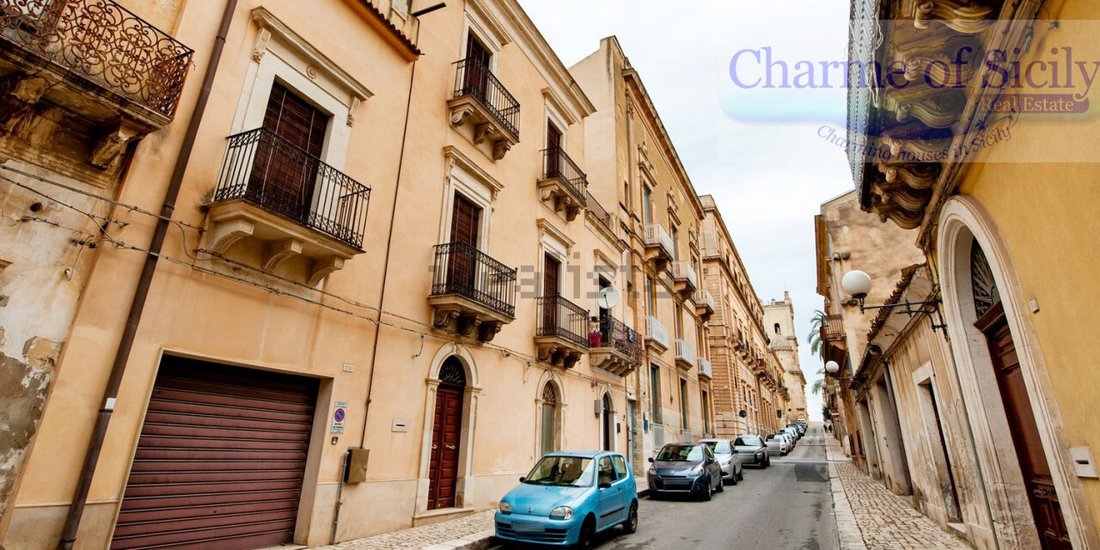 A Sicilian Noblesse: Vittoria’s Timeless Residence of Light & Legacy