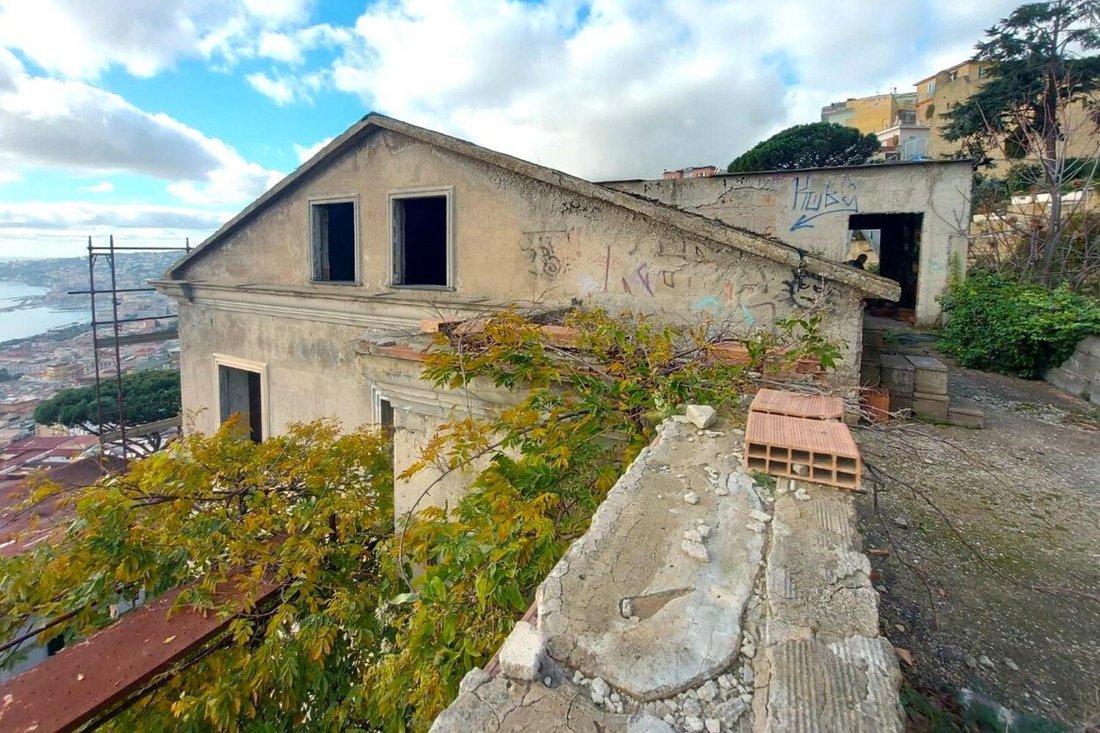 The Forgotten Palazzo: Naples’ Secret Crown at the Foot of Castel Sant’Elmo