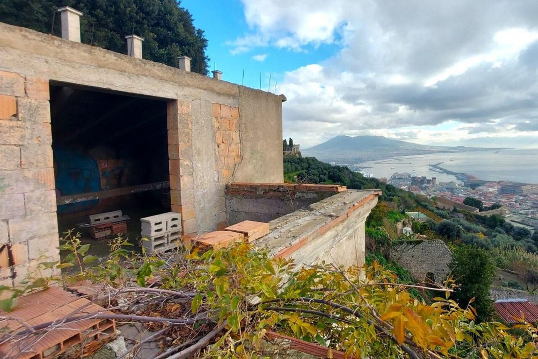 The Forgotten Palazzo: Naples’ Secret Crown at the Foot of Castel Sant’Elmo