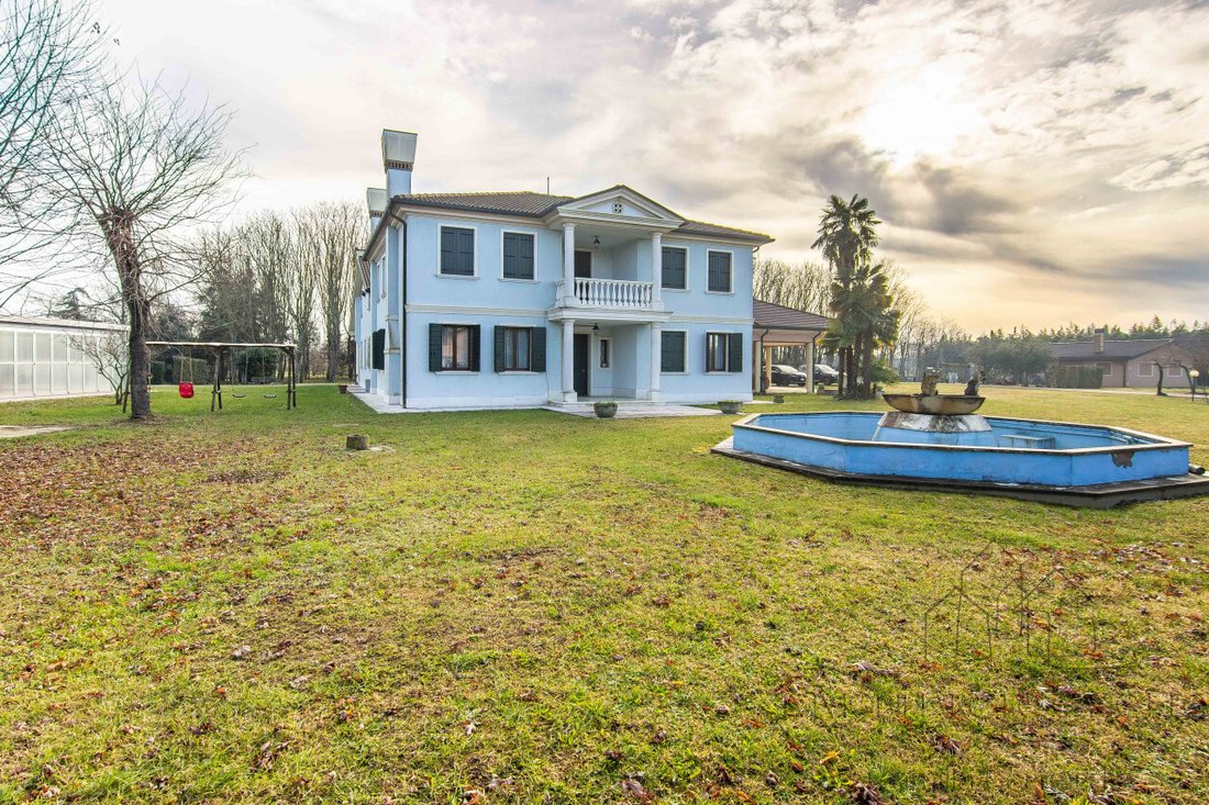 Villa in Legnaro, Veneto, Italy 1 - 15377992