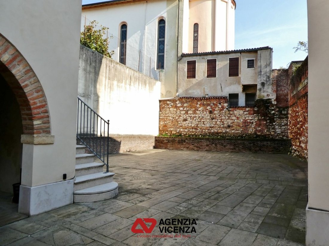 House in Center, Vicenza, Veneto 2 - 13874157